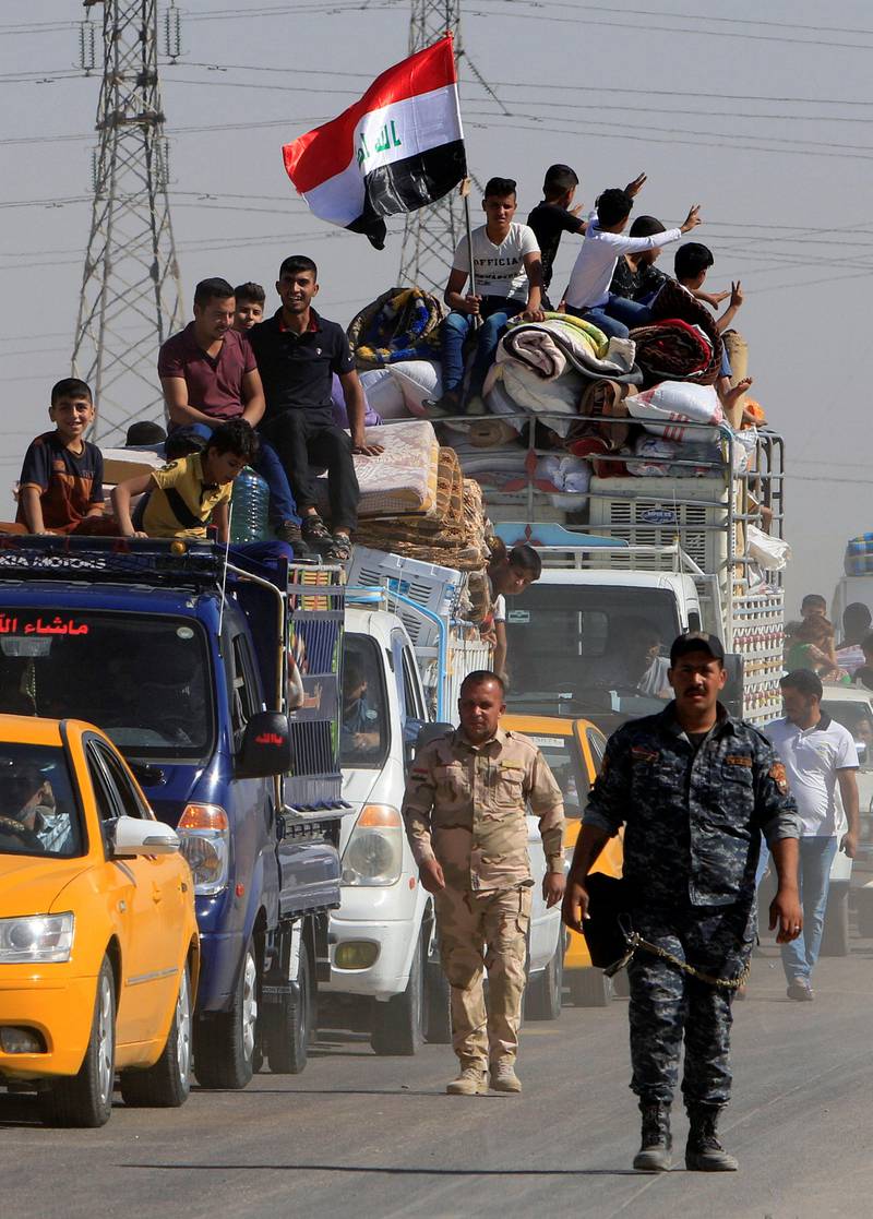 Displaced people riding in trucks and cars head back to their homes in Hawija, on the outskirts of Kirkuk, Iraq October 18, 2017. REUTERS/Alaa Al-Marjani