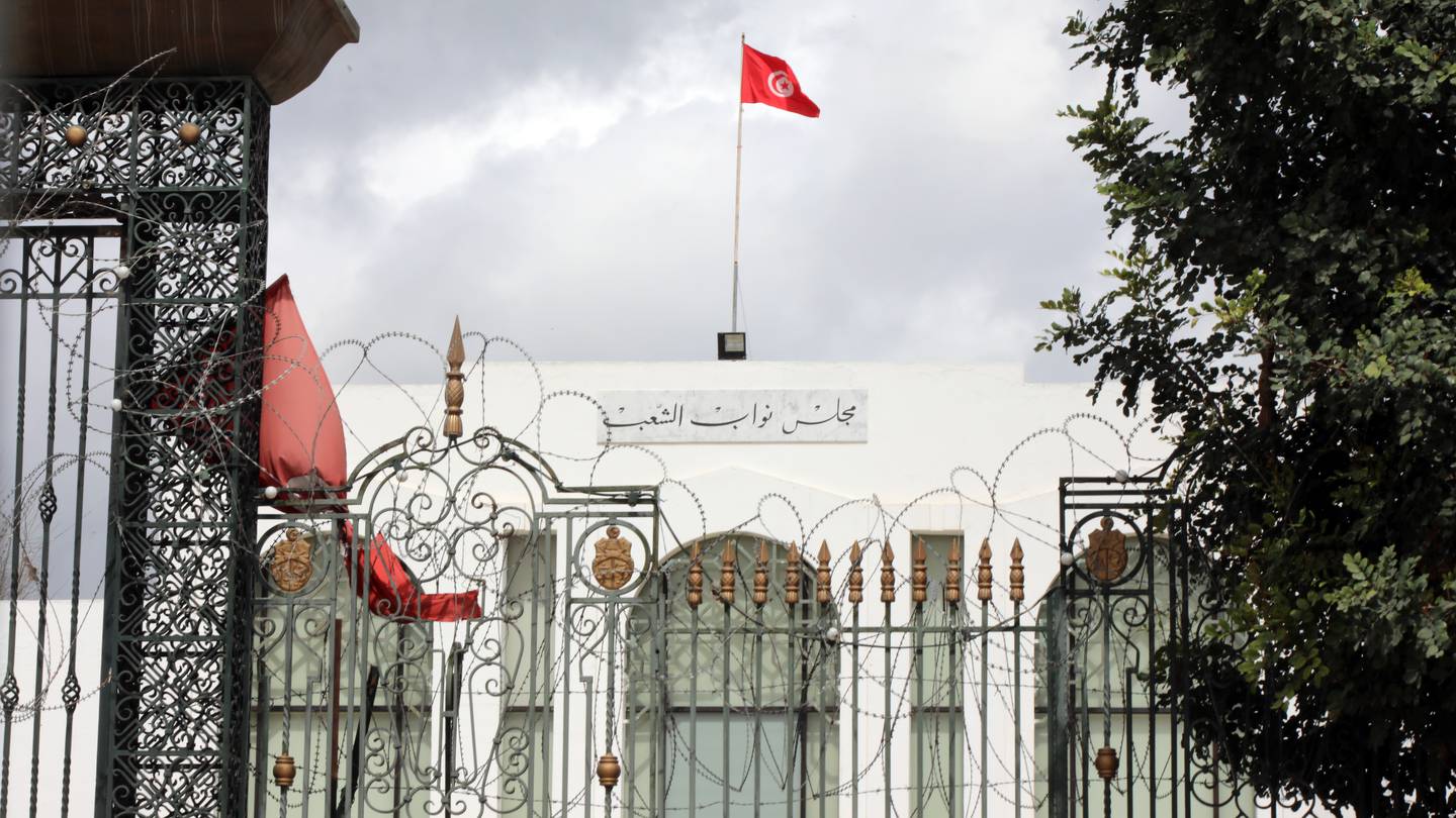 Tunisia’s government and labour unions seek path to reforms in talks.