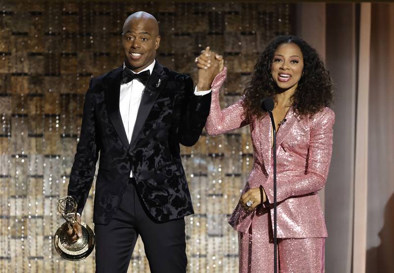Kevin Frazier and Nischelle Turner accept the outstanding entertainment news series for 'Entertainment Tonight'. AFP
