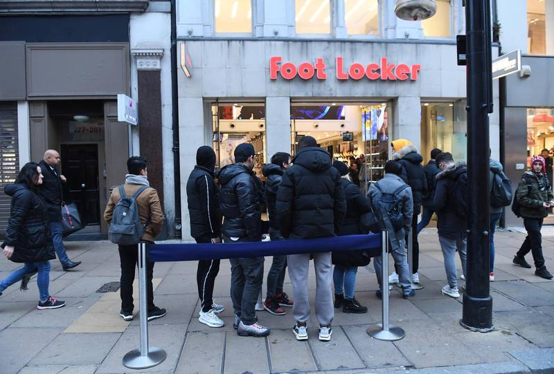 epa07184066 People queue up outside Foot Locker before opening during the Black Friday sales in Oxford Street, London, Britain, 23 November 2018. Black Friday is an day following Thanksgiving Day, annually held on the fourth Thursday in November, in the United States and generally marks the beginning of the Christmas shopping season.  EPA/FACUNDO ARRIZABALAGA