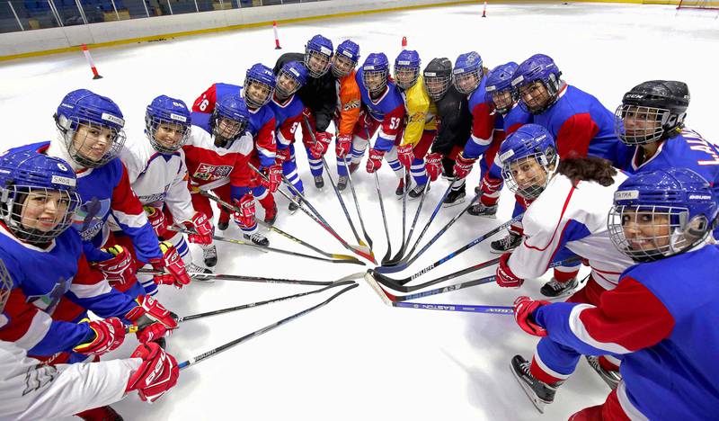 Members of Kuwait's women's ice hockey team take part in a training session at the ski lounge in Kuwait City on September 29, 2017.
Fifty-six Kuwaiti women between the ages of 15 and 30 are now the proud owners of team jerseys emblazened with their names on the back -- some of them mothers who frequently bring their children to training.  / AFP PHOTO / Yasser Al-Zayyat