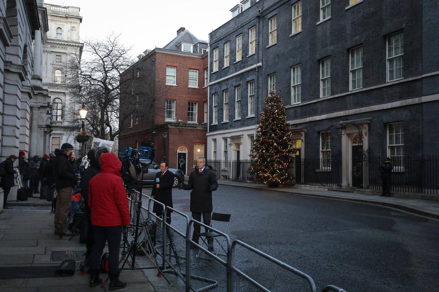 Reporters gather outside number 10 Downing Street, the home of U.K. Prime Minister Boris Johnson, in London, U.K., on Thursday, Dec. 24, 2020. The U.K. and the European Union are on the verge of unveiling a historic post-Brexit trade accord as negotiators work through the night to put the finishing touches to a compromise on fishing rights. Photographer: Jason Alden/Bloomberg
