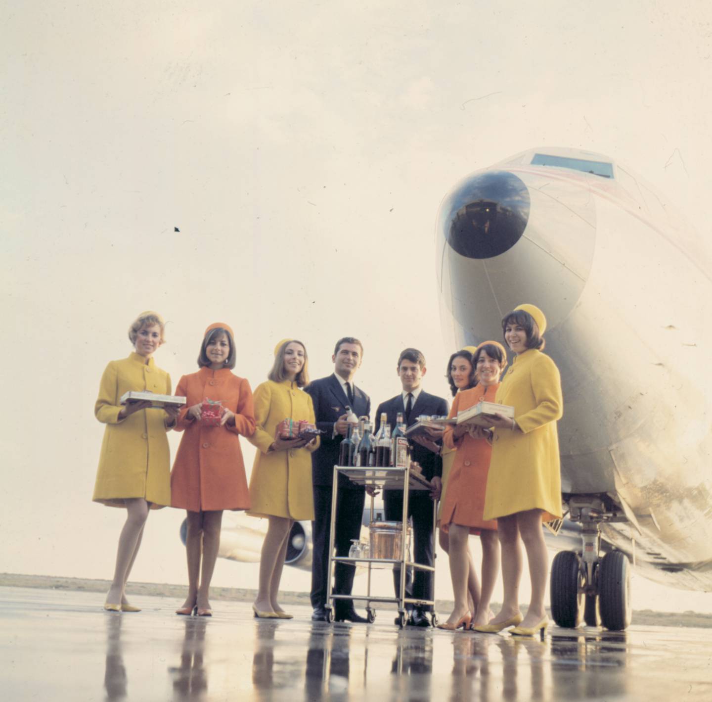 Middle East Airlines cabin crew in front of Boeing 707-300. Photo: Middle East Airlines – Air Liban