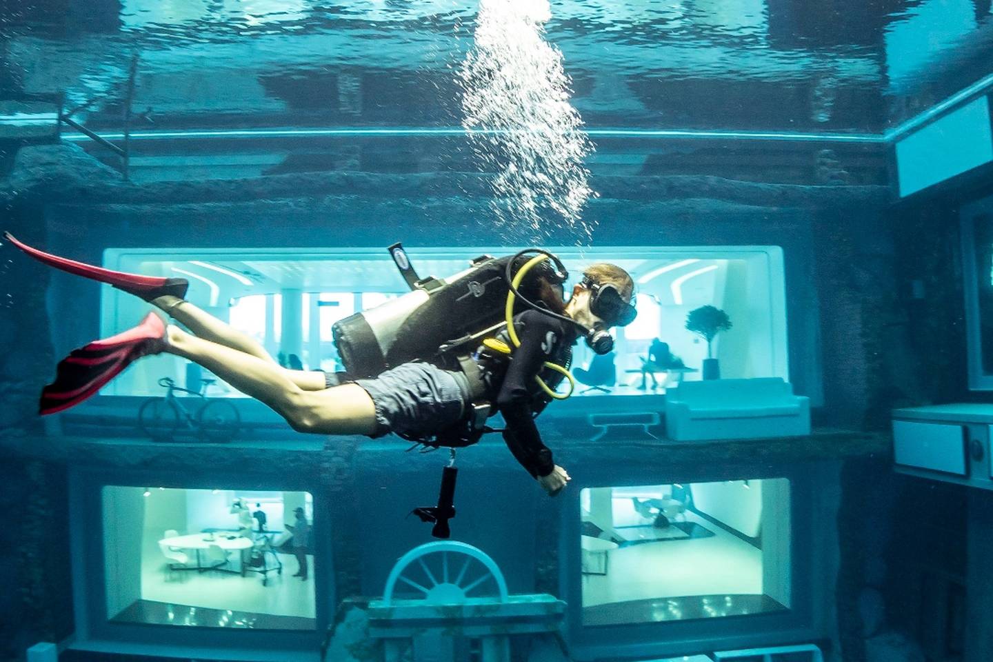 Could Dubai be the site of an underwater tennis court
