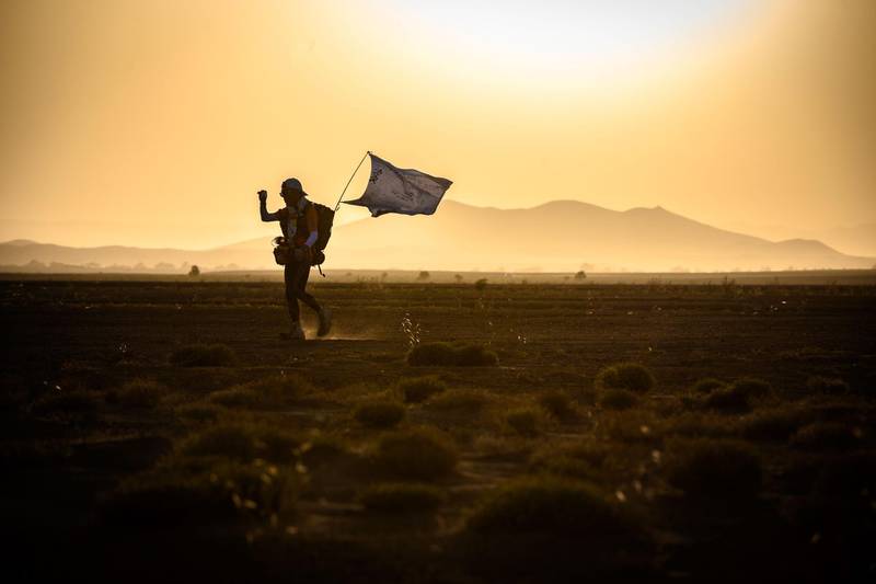 TOPSHOT - A man competes in the stage 2 of the 34th edition of the Marathon des Sables between Tisserdimine and Kourci Dial Zaid in the southern Moroccan Sahara desert, on April 8, 2019. The 34th edition of the marathon is a live stage 250 kilometres race through a formidable landscape in one of the world's most inhospitable climates. / AFP / JEAN-PHILIPPE KSIAZEK
