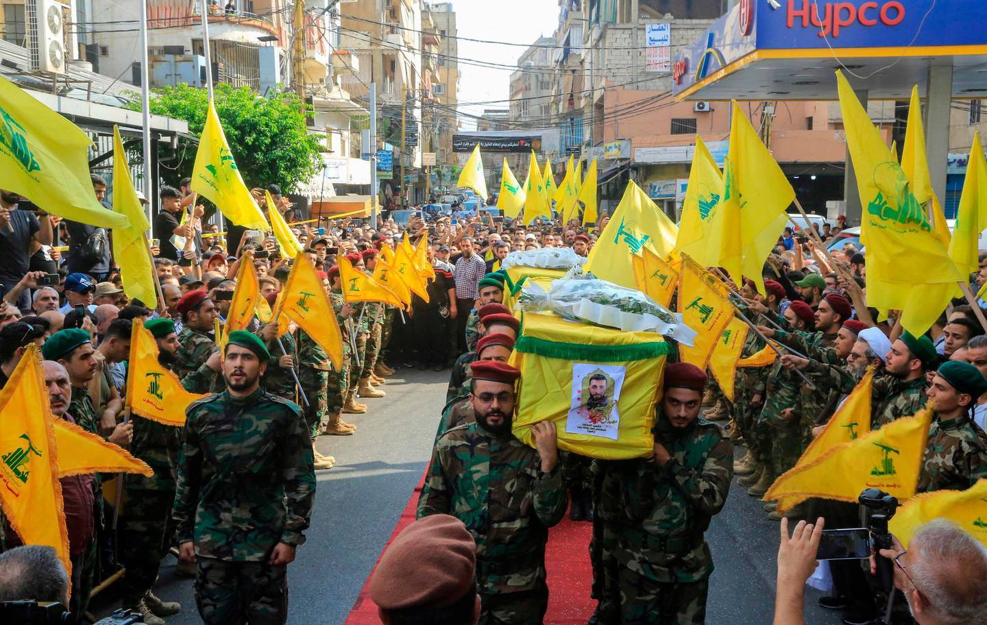 Members of Lebanon's Shiite Hezbollah movement carry the coffin of their fellow comrades, who were killed in Israeli strikes in Syria, during the funeral in the Ghobeiry neighbourhood of southern Beirut on August 26, 2019. The head of Hezbollah Hassan Nasrallah said on August 25 that Israeli strikes overnight in Syria had hit a position used by his Lebanese Shiite group, killing two of its members.
 / AFP / -
