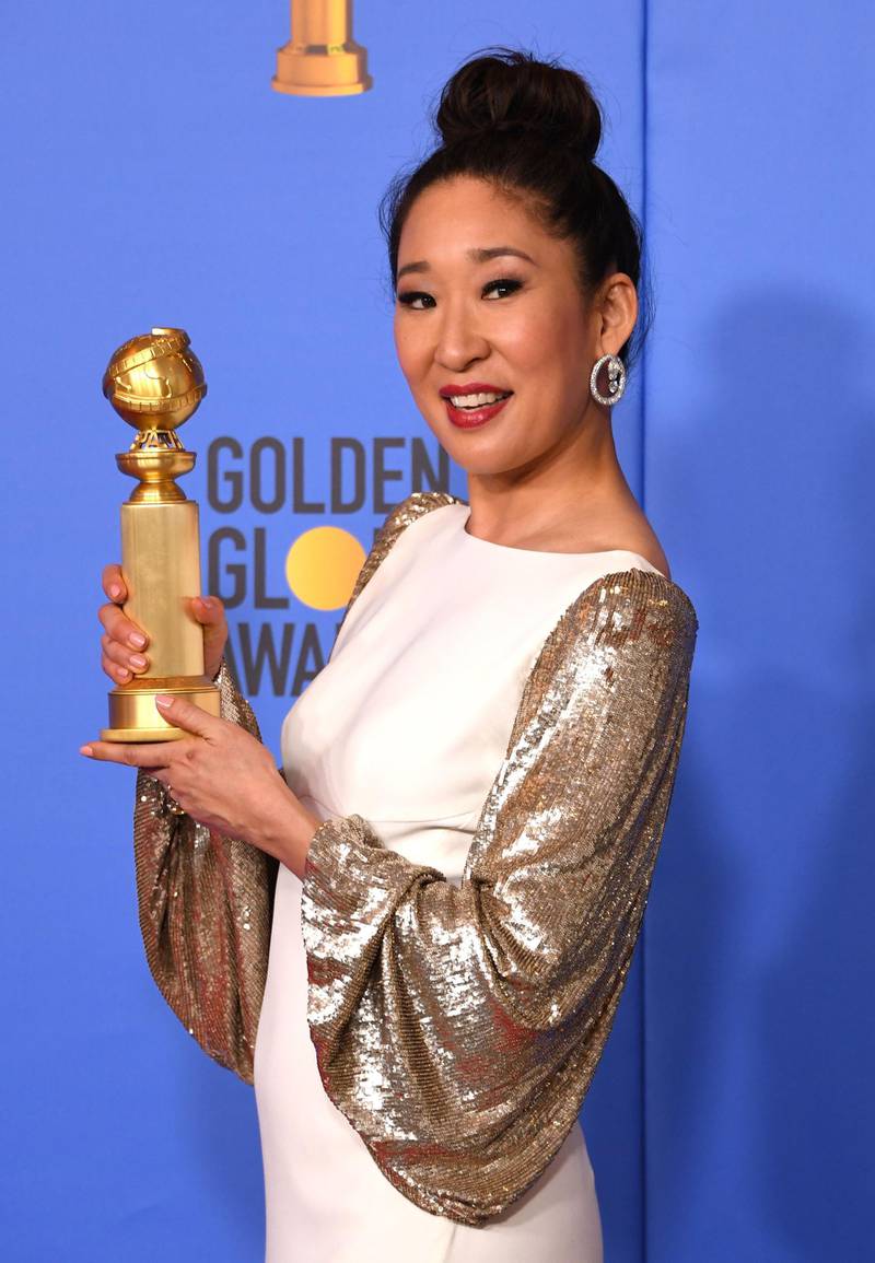 TOPSHOT - Host and Best Performance by an Actress in a Television Series – Drama "for Killing Eve" winner Sandra Oh poses with the trophy during the 76th annual Golden Globe Awards on January 6, 2019, at the Beverly Hilton hotel in Beverly Hills, California. / AFP / Mark RALSTON
