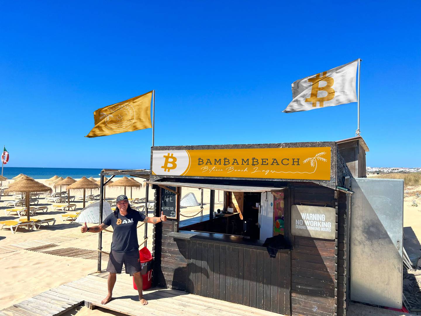 Didi Taihuttu plans to convert all vendors on the Portugal beach to Lightning-friendly retailers that accept Bitcoin.  Photo: Didi Taihuttu