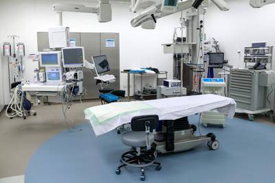 Abu Dhabi, United Arab Emirates, September 26, 2019.     Media Tour of  Sheikh Shakhbout Medical City. -- Operation Room # 8.Victor Besa / The NationalSection:  NAReporter:  Shireena Al Nowais