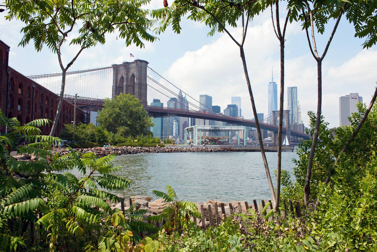 Brooklyn Bridge Park with a view to Manhattan. Photo: Julienne Schaer / NYC & Company