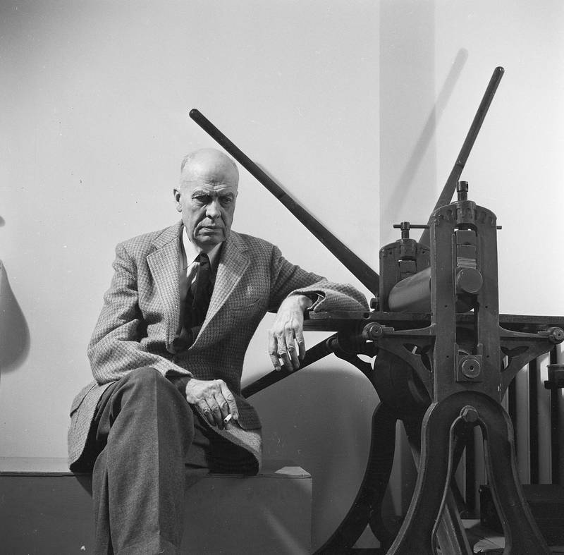 circa 1955:  American realist painter, Edward Hopper (1882-1967) sitting by a manual printing press in his Greenwich Village studio.  (Photo by Three Lions/Getty Images)