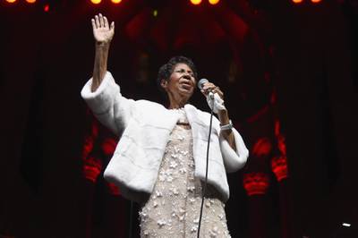 NEW YORK, NY - NOVEMBER 07:  Aretha Franklin performs onstage at the Elton John AIDS Foundation Commemorates Its 25th Year And Honors Founder Sir Elton John During New York Fall Gala at Cathedral of St. John the Divine on November 7, 2017 in New York City.  (Photo by Nicholas Hunt/WireImage/Getty Images)