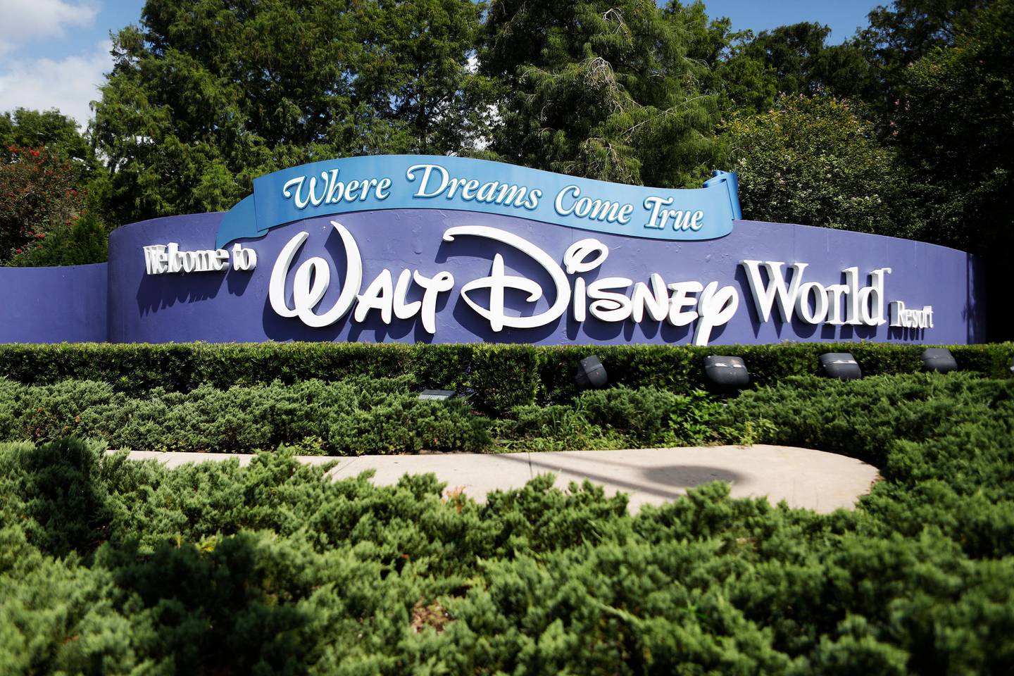 Taman hiburan Walt Disney World Florida telah ditutup karena Badai Nicole.  Foto oleh Octavio Jones / Getty Images / AFP