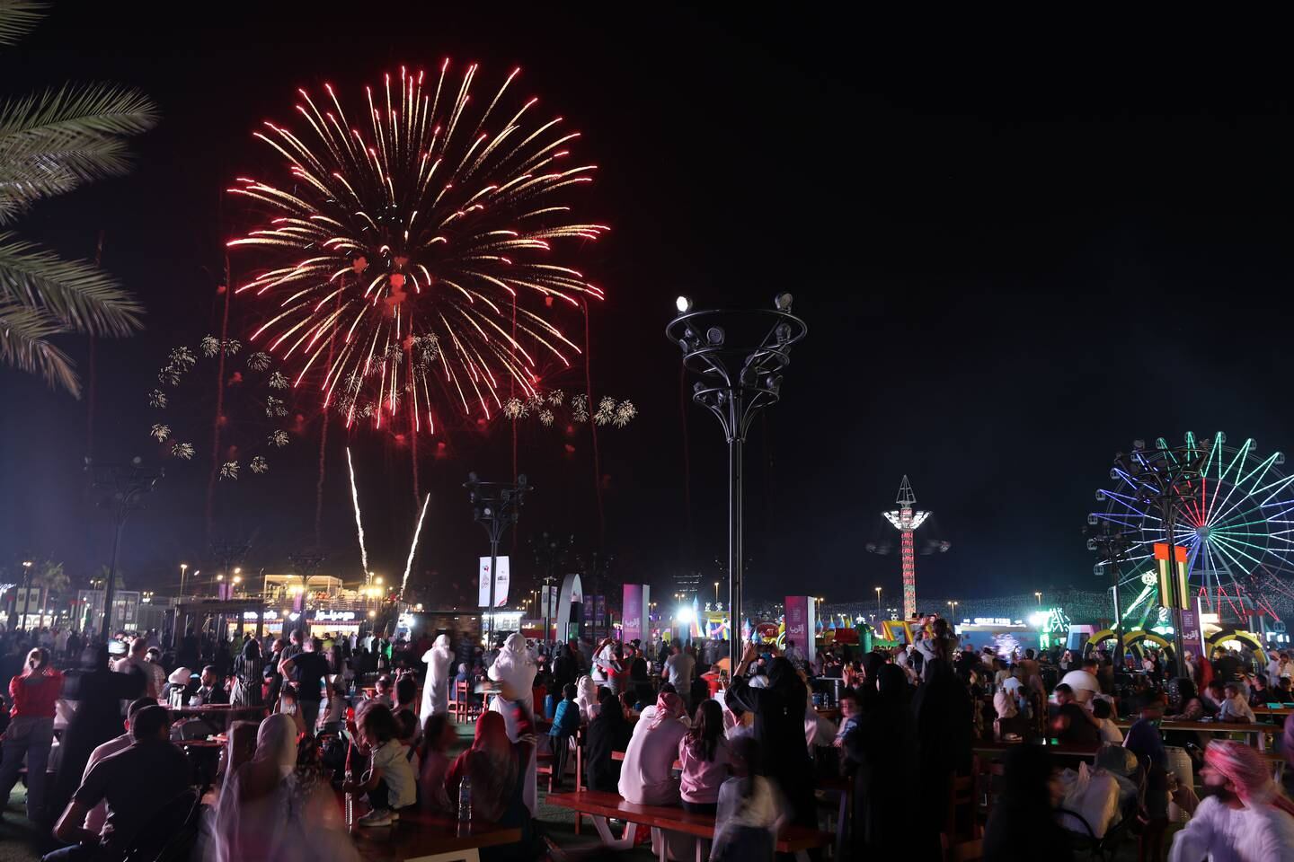 Le festival Sheikh Zayed à Al Wathba proposera un feu d'artifice de 40 minutes.  Chris Whiteoak / Le National