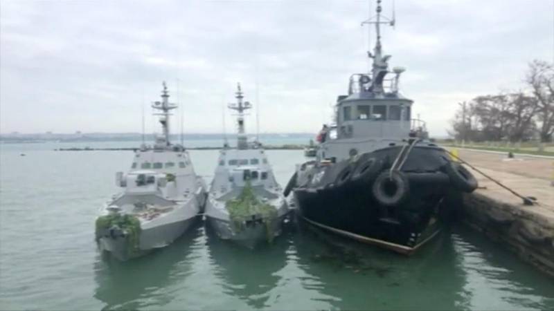 Ukrainian ships detained in Kerch Strait on Sunday are docked in this still image from video released by Russian Federal Security Service November 27, 2018. Russian Federal Security Service/Handout via REUTERS      MANDATORY CREDIT. NO RESALES. NO ARCHIVES. THIS IMAGE HAS BEEN SUPPLIED BY A THIRD PARTY. IT IS DISTRIBUTED, EXACTLY AS RECEIVED BY REUTERS, AS A SERVICE TO CLIENTS.
