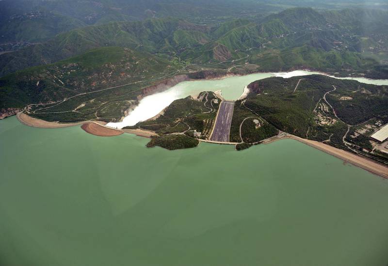 This aerial view shows water leaving the Tarbela Dam spillway in Tarbela on August 24, 2010.  The United States and other countries worldwide have now pledged a total of more than 700 million dollars towards flood relief in Pakistan, a senior US official said.  AFP PHOTO/Farooq NAEEM (Photo by FAROOQ NAEEM / AFP)