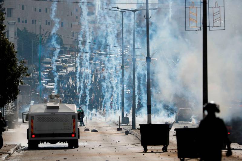 Another view of the clashes between Israeli forces and Palestinian protesters near an Israeli checkpoint in Bethlehem on December 7, 2017. Thomas Coex / AFP