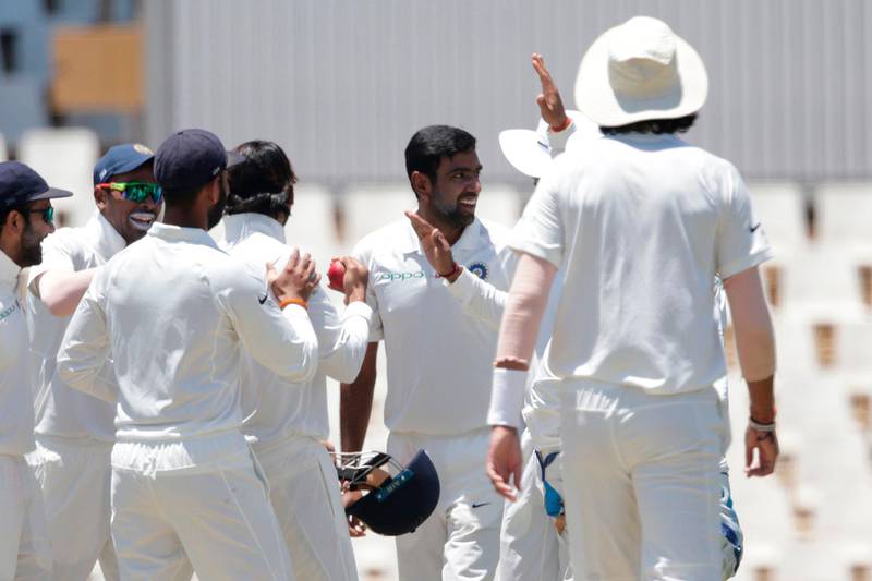Indian team and bowler Ravichandran Ashwin (C) celebrate the dismissal of South African batsman Dean Elgar (not in picture) during the first day of the second Test cricket match between South Africa and India at Supersport cricket ground on January 13, 2018 in Centurion.  / AFP PHOTO / GIANLUIGI GUERCIA