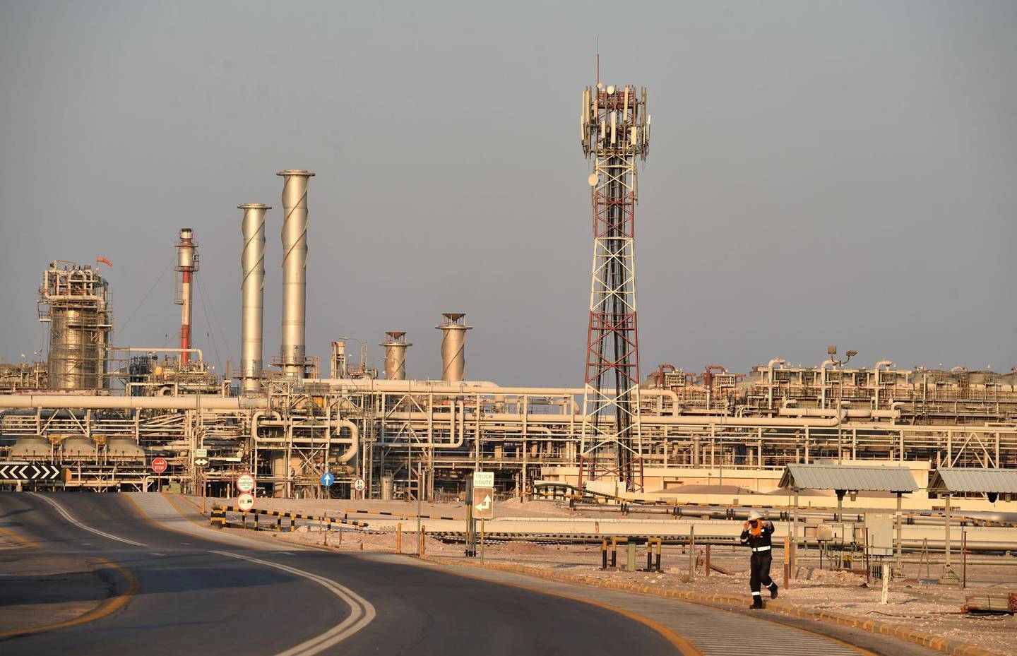 (FILES) In this file photo taken on September 20, 2019 shows a general view of Saudi Aramco's Abqaiq oil processing plant. British inflation hit a near four-year low in April as oil prices crashed, official data showed Wednesday, May 20, with the rate set to slide further as the coronavirus slashes prices generally. / AFP / Fayez Nureldine
