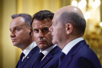 From left, Polish President Andrzej Duda, French President Emmanuel Macron and German Chancellor Olaf Scholz. AP