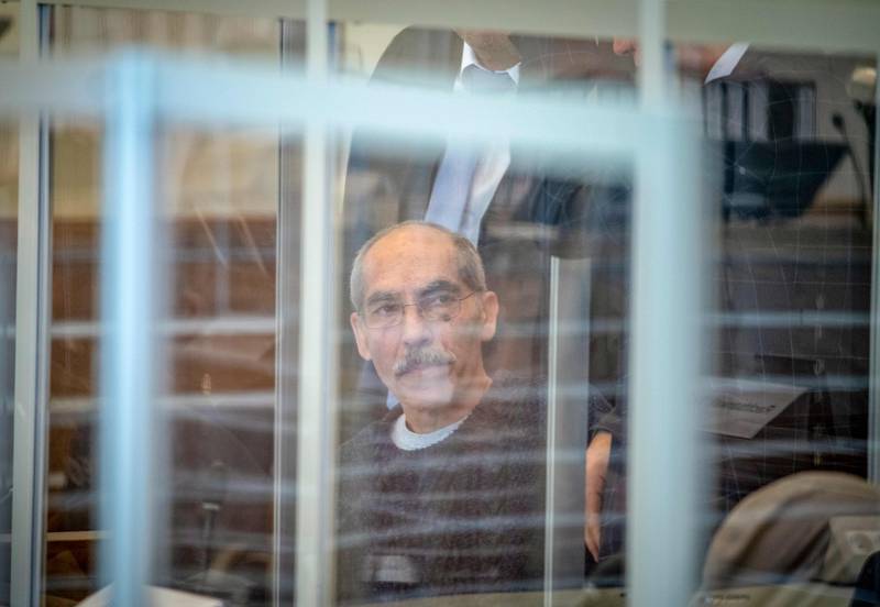 Syaian defendant Anwar Raslan, 57, arrives at court for an unprecedented trial on state-sponsored torture in Syria, on April 23, 2020 at court in Koblenz, western Germany.  Two alleged former Syrian intelligence officers go on trial in Germany on April 23, 2020 accused of crimes against humanity in the first court case worldwide over state-sponsored torture by Bashar al-Assad's regime.
Prime suspect Anwar Raslan, an alleged former colonel in Syrian state security, stands accused of carrying out crimes against humanity while in charge of the Al-Khatib detention centre in Damascus between April 29, 2011 and September 7, 2012.  / AFP / POOL / Thomas Lohnes

