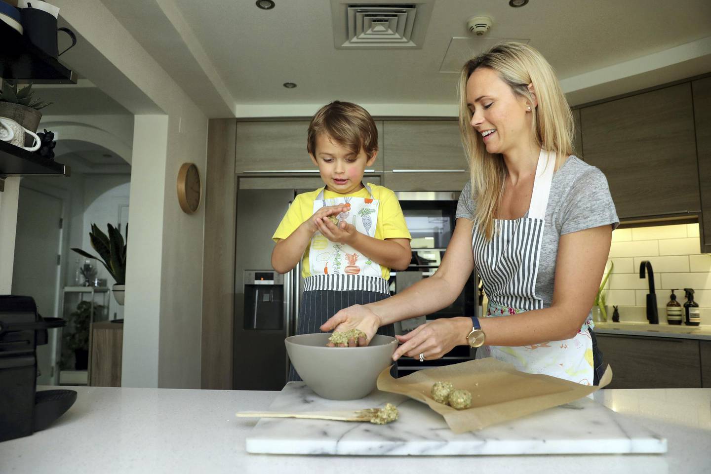 Dubai, United Arab Emirates - October 13, 2018: Gemma McQueen is a mum who uses organic fruit and veg wherever possible to cook for her son Arlo, 4 - and has put so much effort into doing so she has now created a recipe book of healthy food. Saturday, October 13th, 2018 at The Palm, Dubai. Chris Whiteoak / The National