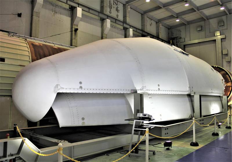 A replica of the payload fairing at the space centre. The Hope spacecraft was placed inside of it, as the structure protects it from dynamic pressure and aerodynamic heating during the launch into an atmosphere. The National