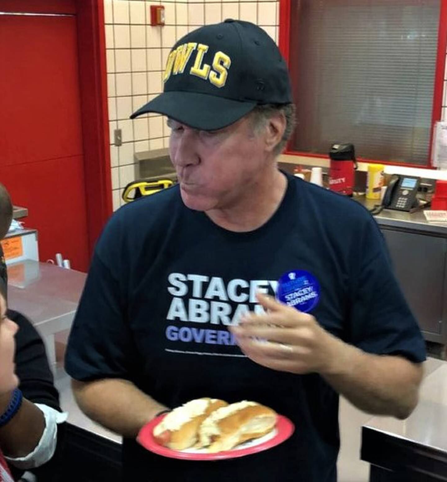 Comedian Will Ferrell stops for a hotdog while campaigning for Stacey Abrams at Kennesaw State University in northwest Georgia. Photo: Kennesaw State University