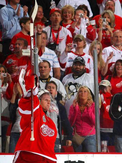 Detroit Red Wings goalkeeper Chris Osgood stole the show in the opening game of the Stanley Cup final.