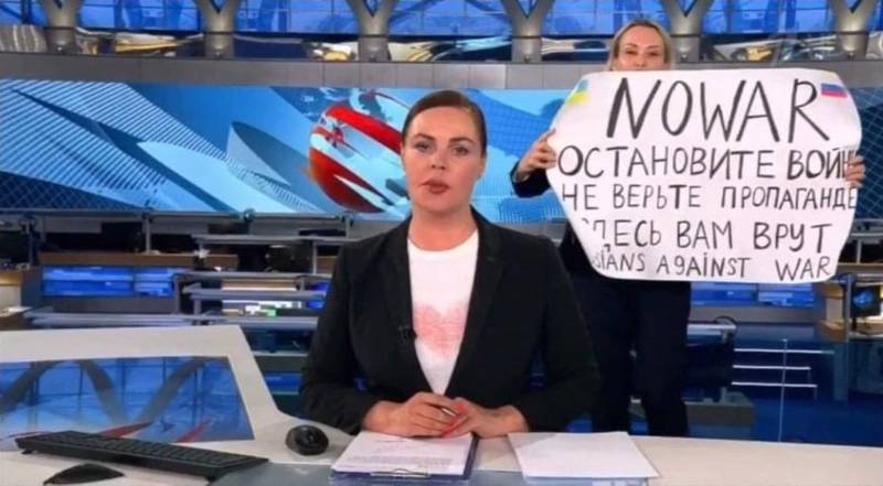 Marina Ovsyannikova's protest during the live broadcast of Russia's most-watched TV news programme, presented by Yekaterina Andreyeva, in Moscow on March 14. AFP