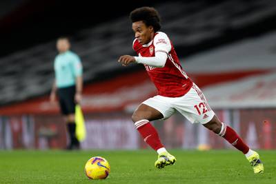 Arsenal's Brazilian midfielder Willian runs with the ball during the English Premier League football match between Arsenal and Manchester United at the Emirates Stadium in London on January 30, 2021. (Photo by Ian KINGTON / IKIMAGES / AFP) / RESTRICTED TO EDITORIAL USE. No use with unauthorized audio, video, data, fixture lists, club/league logos or 'live' services. Online in-match use limited to 45 images, no video emulation. No use in betting, games or single club/league/player publications.