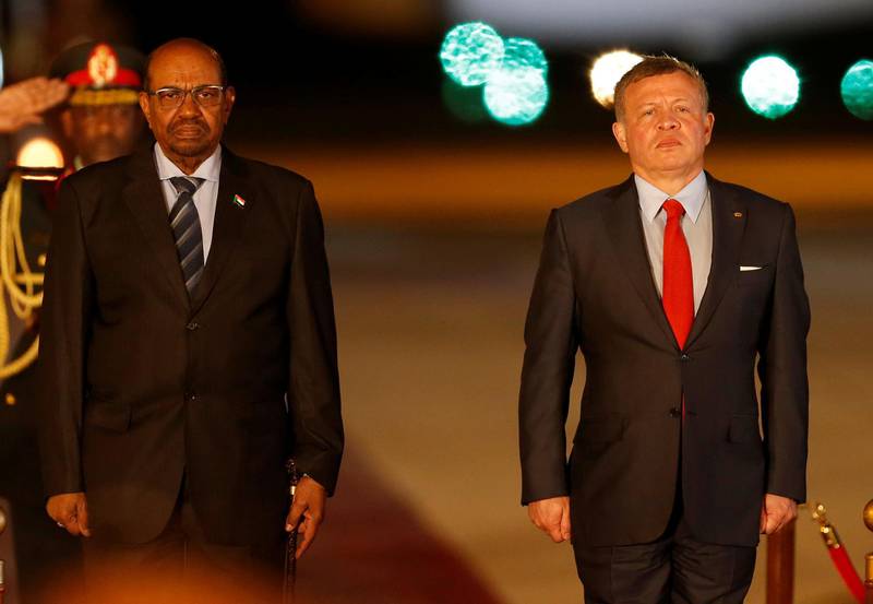 Jordan's King Abdullah II stands next to Sudan's President Omar Al Bashir during a reception ceremony at the Queen Alia International Airport in Amman, Jordan March 28, 2017. REUTERS/Muhammad Hamed - RC1954FCFD10