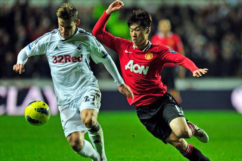 Manchester United's South Korean midfielder Park Ji-Sung (R) vies with Swansea City's English midfielder Mark Gower (L) during the English Premier League football match between Swansea City and Manchester United at Liberty Stadium in Swansea, South Wales on November 19, 2011. AFP PHOTO/GLYN KIRKRESTRICTED TO EDITORIAL USE. No use with unauthorized audio, video, data, fixture lists, club/league logos or ÒliveÓ services. Online in-match use limited to 45 images, no video emulation. No use in betting, games or single club/league/player publications.