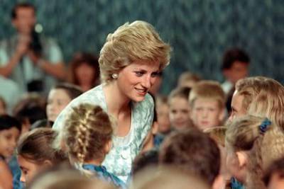(FILES) This file picture taken 06 November 1989 in Jakarta shows Princess of Wales, Diana, listening to children during her visit to the British international school. Ten years after her death in a Paris tunnel on 31 August 1997, Princess Diana shows no sign of retreating into the shadows -- her most enduring legacy the ability, even now, to engage, capture and divide public opinion. AFP PHOTO/FILES/KRAIPUT PHANVUT  TO GO WITH AFP STORY / PACKAGE BRITAIN-ROYALS-DIANA-10YEARS / GB-ROYAUTE-DIANA-10ANS