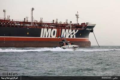 An image grab taken from a broadcast by Islamic Republic of Iran Broadcasting (IRIB) on July 22, 2019 shows Iranian Revolutionary Guards in speedboats patrolling a tanker Stena Impero as it's anchored off the Iranian port city of Bandar Abbas.  / AFP / IRIB / HO / RESTRICTED TO EDITORIAL USE - MANDATORY CREDIT "AFP PHOTO / HO / IRIB" - NO MARKETING NO ADVERTISING CAMPAIGNS - DISTRIBUTED AS A SERVICE TO CLIENTS  / NO RESALE - NO BBC PERSIAN / NO VOA PERSIAN / NO MANOTO TV
