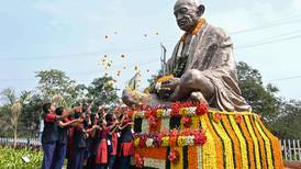 Indians pay tribute to Mahatma Gandhi on 75th anniversary of his killing