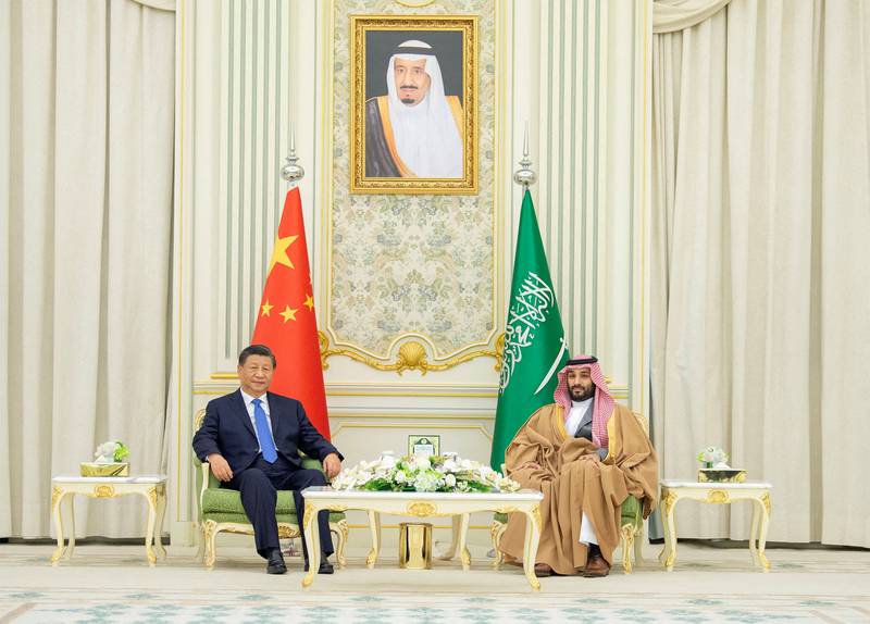 Der saudische Kronprinz Mohammed Bin Salman trifft am 8. Dezember 2022 in Riad, Saudi-Arabien, den chinesischen Präsidenten Xi Jinping. Reuters