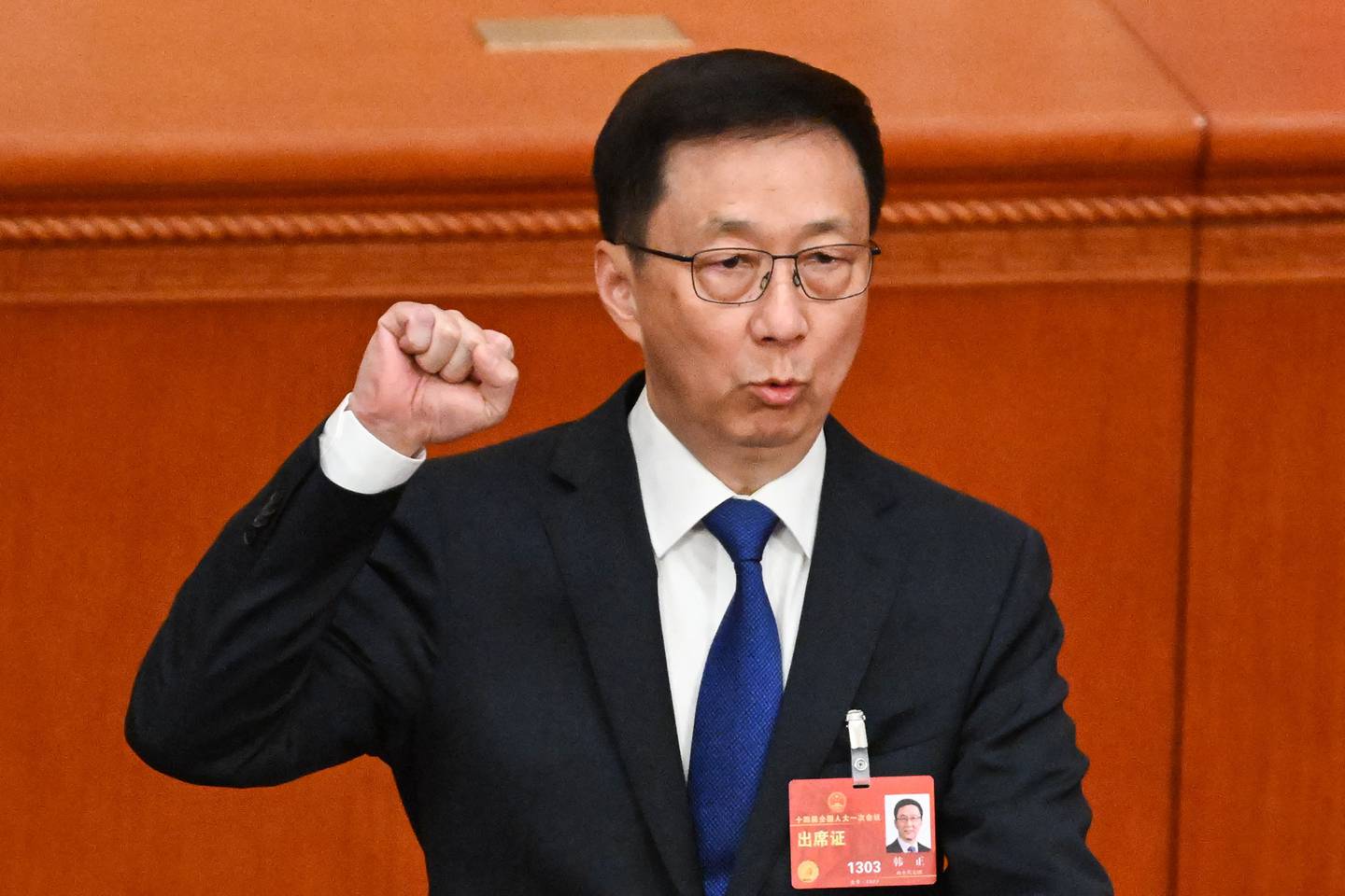 Han Zheng legt nach seiner Wahl zum chinesischen Vizepräsidenten einen Eid ab.  AFP