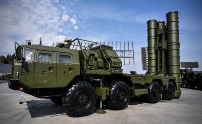 (FILES) In this file photo taken on August 22, 2017 Russian S-400 anti-aircraft missile launching system is displayed at the exposition field in Kubinka Patriot Park outside Moscow during the first day of the International Military-Technical Forum Army-2017. President Recep Tayyip Erdogan said on June 25, 2019 that NATO-member Turkey would take delivery of Russia's S-400 missile defence system in July -- a deal that has created tensions with the United States.  / AFP / Alexander NEMENOV
