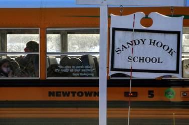 FILE PHOTO: A school bus drives past a Sandy Hook school sign following a settlement with Remington Arms and the families of Sandy Hook victims in Newtown, Connecticut, U. S. , February 15, 2022.  REUTERS / Carlo Allegri / File Photo