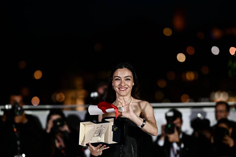 Cannes Film Festivali’nde En İyi Kadın Oyuncu ödülünü Merve Düzdar kazandı.