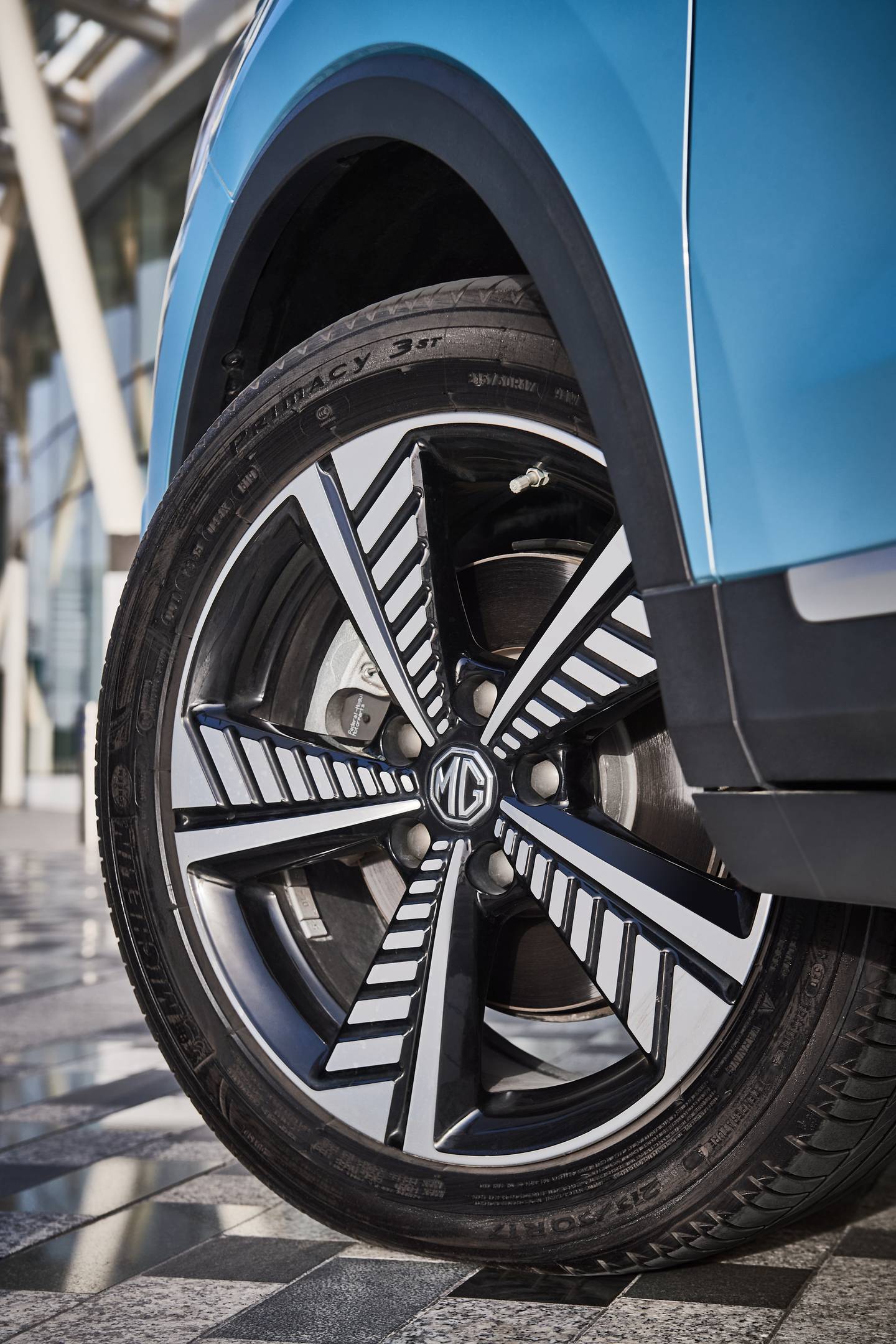 The level of equipment is impressive, including 17-inch alloy wheels