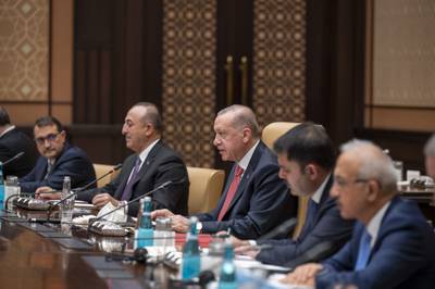 Mr Erdogan with the Turkish delegation at the Presidential Complex. Mohamed Al Hammadi / Ministry of Presidential Affairs