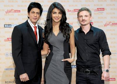 epa02406575 Indian actors Shahrukh Khan (L), Priyanka Chopra (C) and German actor Florian Lukas (R) attend the press conference on his film 'Don 2' in Berlin, Germany, 22 October 2010. The film shot in the German capital is to be in German cinemas end of 2011.  EPA/BRITTA PEDERSEN