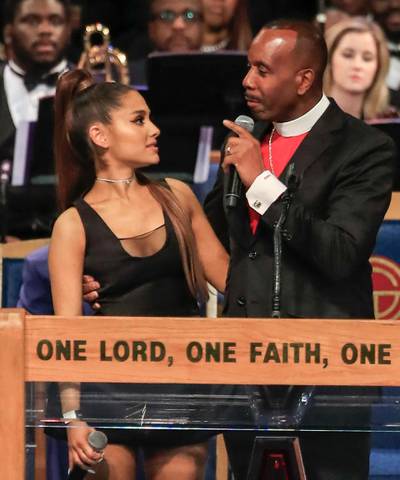 epaselect epa06990795 Bishop Charles Ellis (R) talks with US recording artist Ariana Grande (L) during the funeral service for US singer Aretha Franklin at the Greater Grace Temple in Detroit, Michigan, USA, 31 August 2018 (issued 01 September 2018). Aretha Franklin, known as the Queen of Soul for recording hits such as RESPECT, Chain of Fools and many others, died 16 August 2018 from pancreatic cancer and was buried in Woodlawn Cemetery on 31 August.  EPA-EFE/TANNEN MAURY