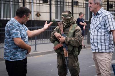 Rostov-on-Don residents speak with a Wagner fighter. AFP
