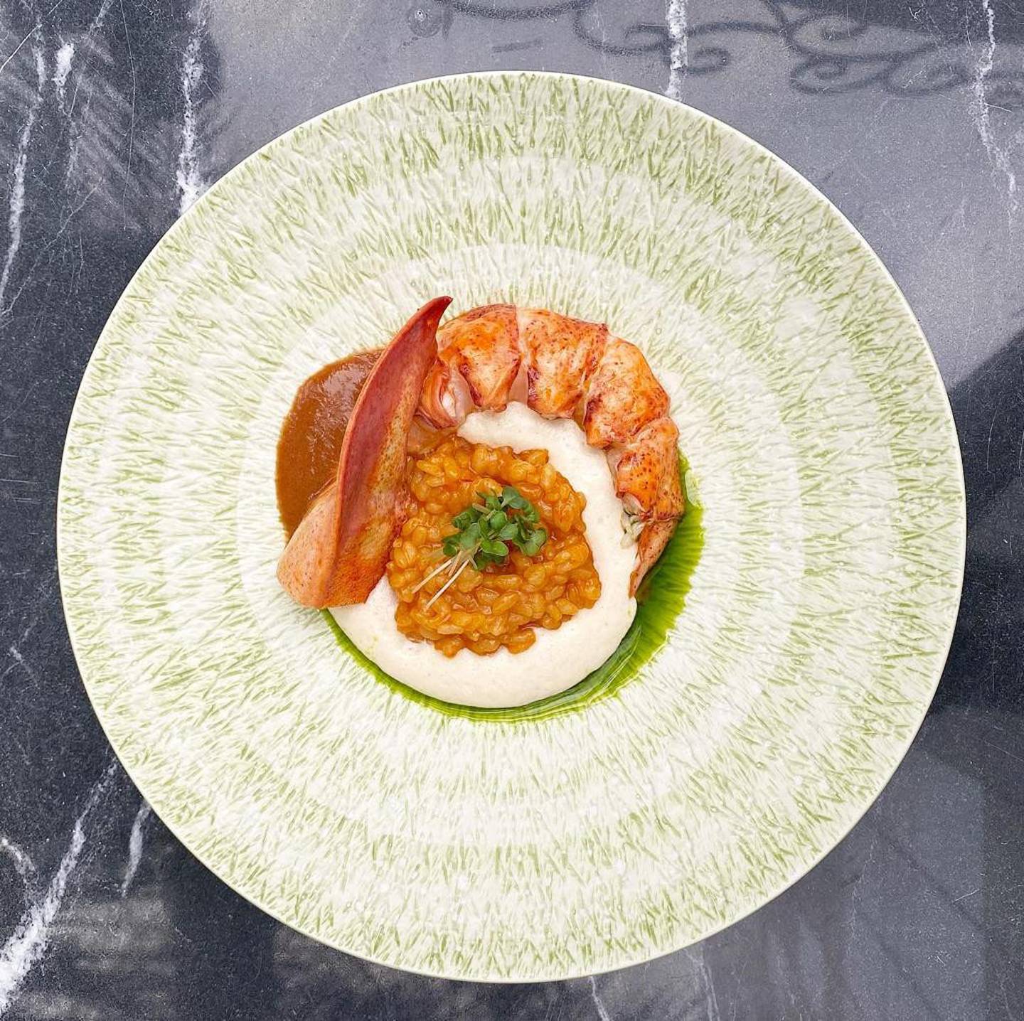 Le chef Nadje choisit le risotto au homard comme un plat incontournable pour les amateurs de fruits de mer.  Photo: La Voile Rouge