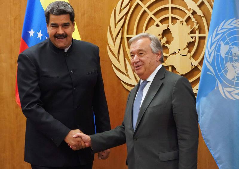President of Venezuela Nicolas Maduro (L) shakes hands with United Nations Secretary General Antonio Guterres. / AFP