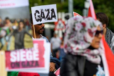 epa06750449 People demonstrate in a rally at the place des Nations in front of the European headquarters of the United Nations, in Geneva, Switzerland,19 May 2018. Showing their solidarity, demonstrators condemn killings in Gaza in the Israeli-Palestinian conflict.  EPA/MARTIAL TREZZINI