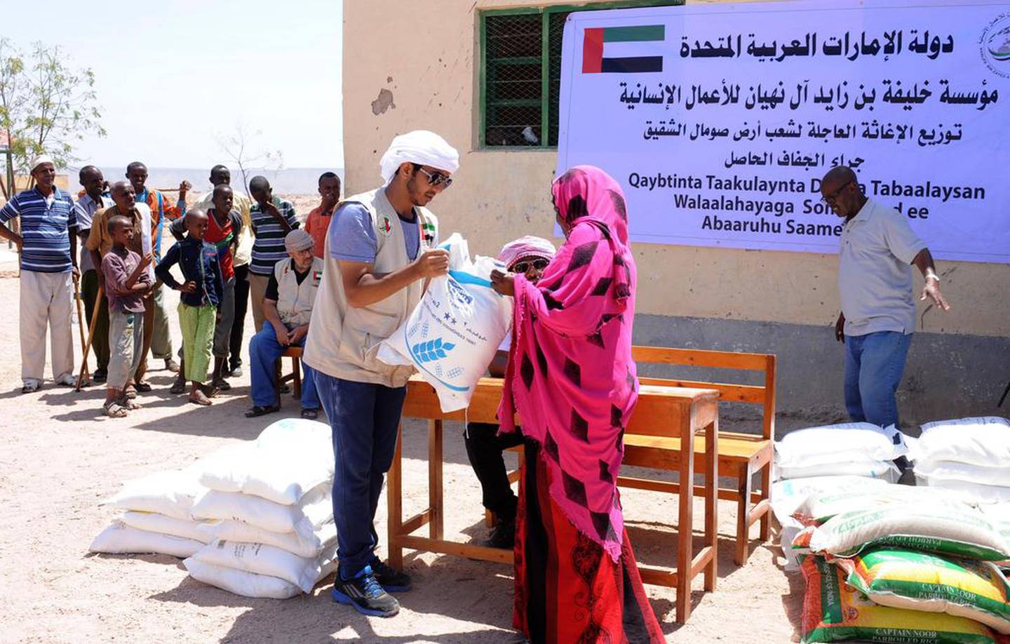 Food aid from the Khalifa bin Zayed Al Nahyan Foundation is distributed to families in Berbera, Somaliland. Wam